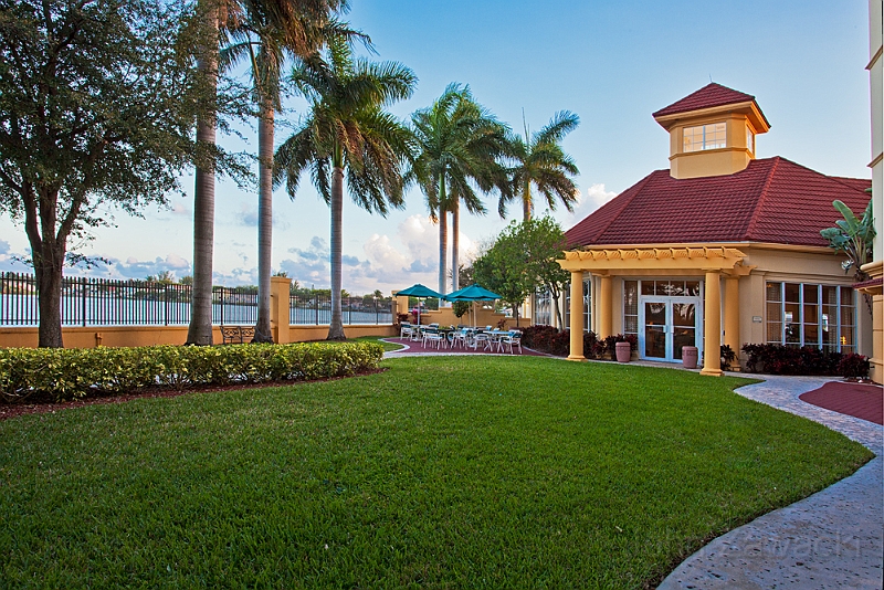 LQ-985-Ft Lauderdale Airport-Courtyard-1606.jpg